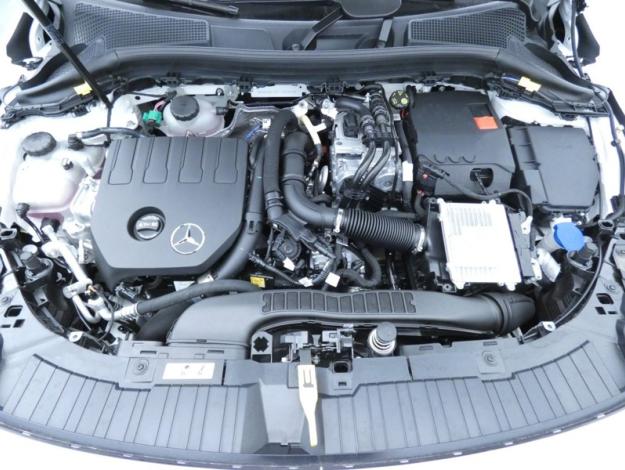 MERCEDES-BENZ GLA 250 e Hybrid EQ Business Line  GLA 250 e Hybrid EQ Business Line