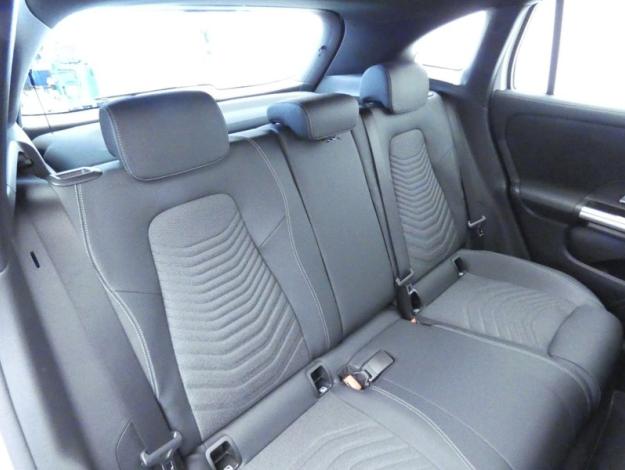 MERCEDES-BENZ GLA 250 e Hybrid EQ Business Line  GLA 250 e Hybrid EQ Business Line