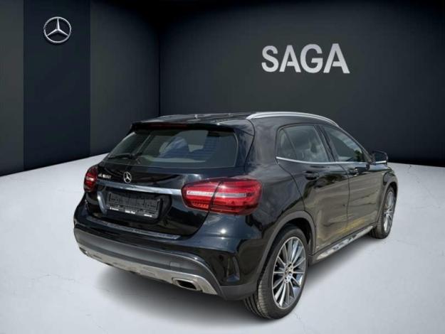 MERCEDES-BENZ GLA 180 AMG Line  