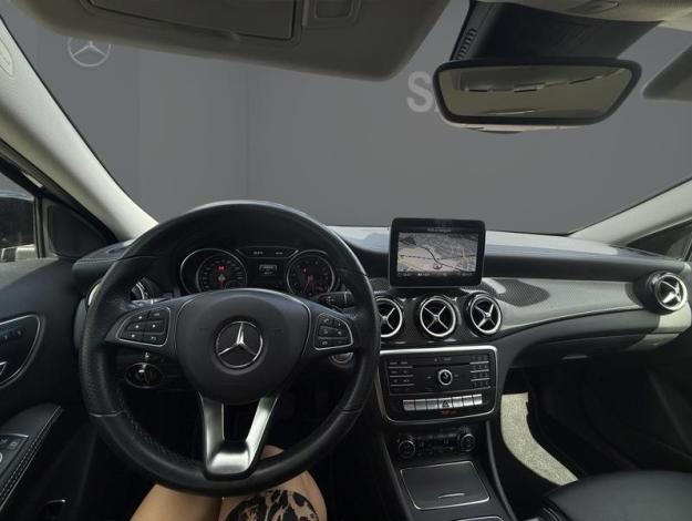 MERCEDES-BENZ GLA 180 AMG Line  