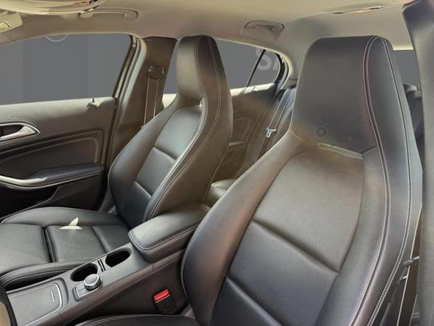 MERCEDES-BENZ GLA 180 AMG Line  