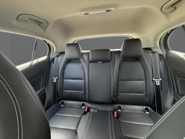 MERCEDES-BENZ GLA 180 AMG Line  