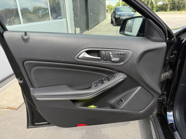 MERCEDES-BENZ GLA 180 AMG Line  