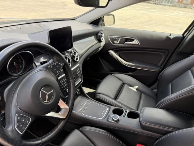 MERCEDES-BENZ GLA 180 AMG Line  