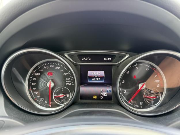 MERCEDES-BENZ GLA 180 AMG Line  