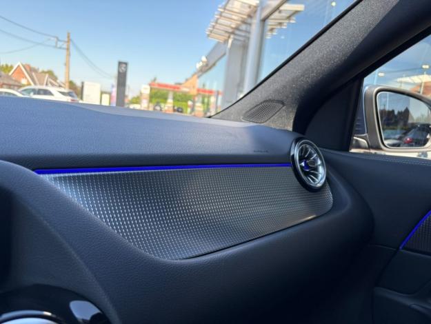 MERCEDES-BENZ EQA 250 Business Edition PREMIUM  