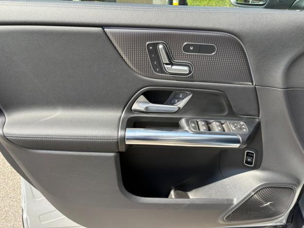 MERCEDES-BENZ EQA 250 Premium Toit Pano Burmester  