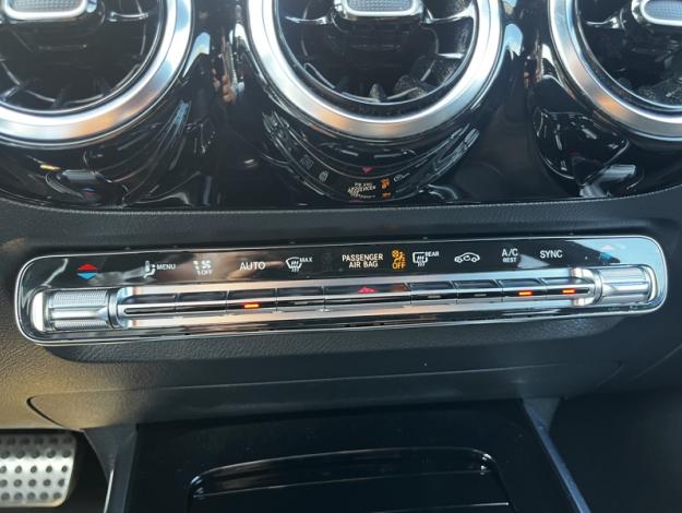 MERCEDES-BENZ GLA 200 d AMG Line  GLA 200 d AMG Line
