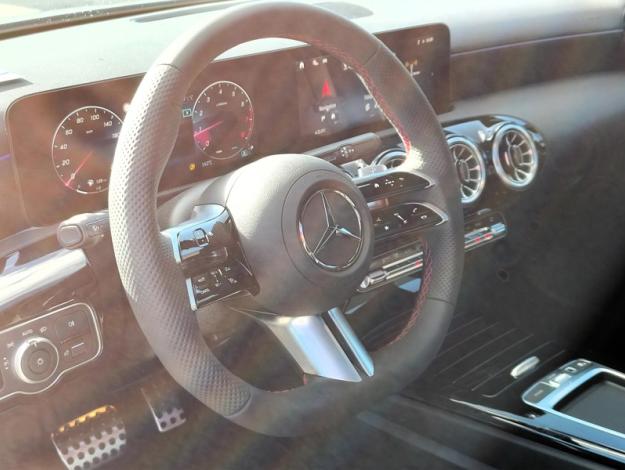MERCEDES-BENZ A 180 d AMG Line - SAGA Huy (+32 85 23 69 00) 