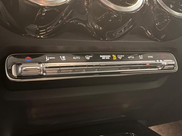 MERCEDES-BENZ GLB 200 d AMG Line  