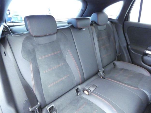 MERCEDES-BENZ GLA 200 d AMG Line  