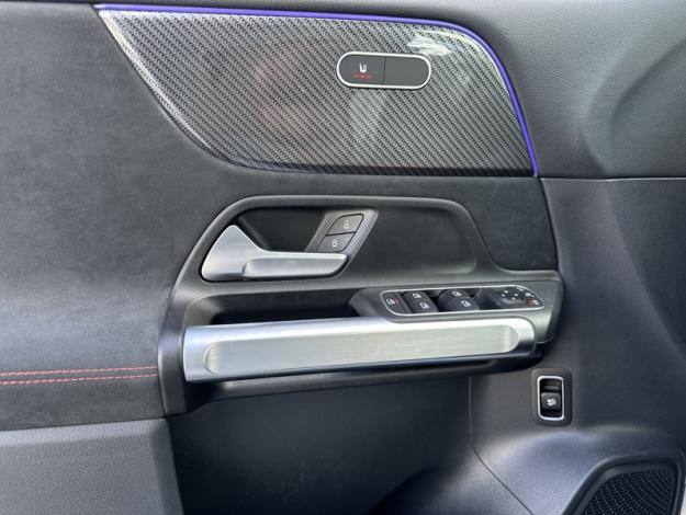 MERCEDES-BENZ GLB 200 d AMG Line  