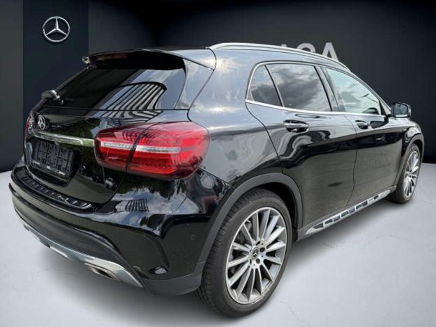MERCEDES-BENZ GLA 180  AMG LINE 