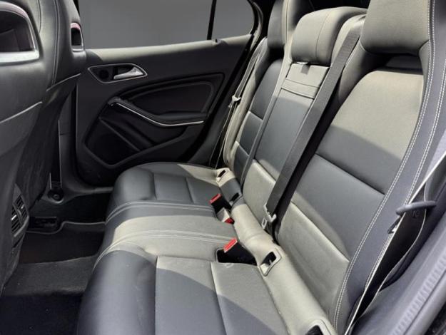 MERCEDES-BENZ GLA 180  AMG LINE 