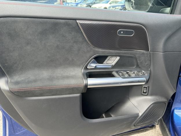 MERCEDES-BENZ GLA 200 d AMG Pack Night Facelift  