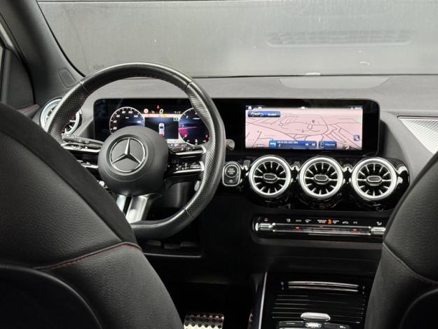 MERCEDES-BENZ GLA 180 d AMG Line  