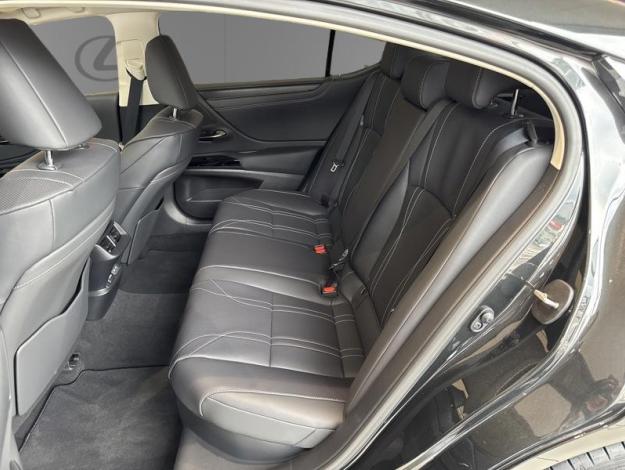 LEXUS ES 300H LUXE  ES 300H HYBRIDE MC LUXE MY23 SHOWROOM