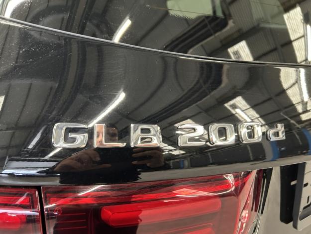 MERCEDES-BENZ GLB 200 d AMG Line Facelift  