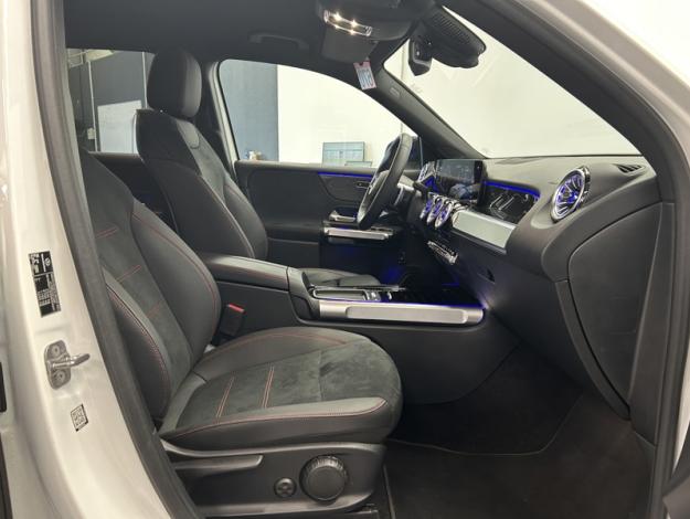 MERCEDES-BENZ GLB 200 d AMG Line Attelage Facelift  