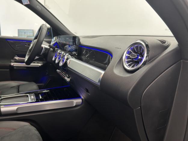 MERCEDES-BENZ GLB 200 d AMG Line Attelage Facelift  