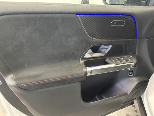 MERCEDES-BENZ GLB 200 d AMG Line Attelage Facelift  