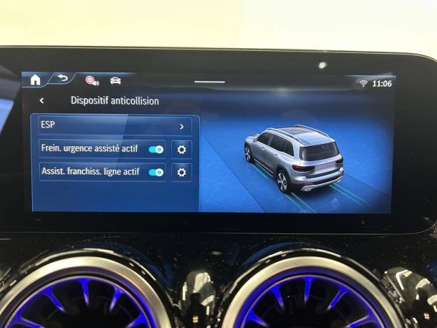 MERCEDES-BENZ GLB 200 d AMG Line Attelage Facelift  