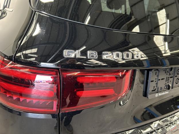 MERCEDES-BENZ GLB 200 d AMG Line Attelage Facelift  