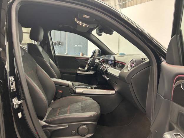 MERCEDES-BENZ GLB 200 d AMG Line Attelage Facelift  