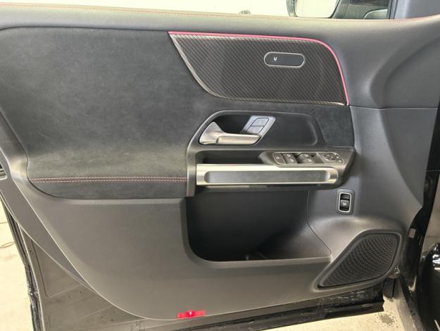 MERCEDES-BENZ GLB 200 d AMG Line Attelage Facelift  