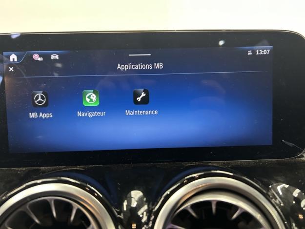 MERCEDES-BENZ GLB 200 d AMG Line Attelage Facelift  