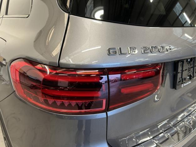 MERCEDES-BENZ GLB 200 d AMG Line Attelage Facelift  