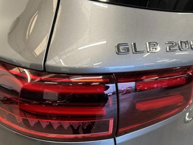 MERCEDES-BENZ GLB 200 d AMG Line Attelage Facelift  