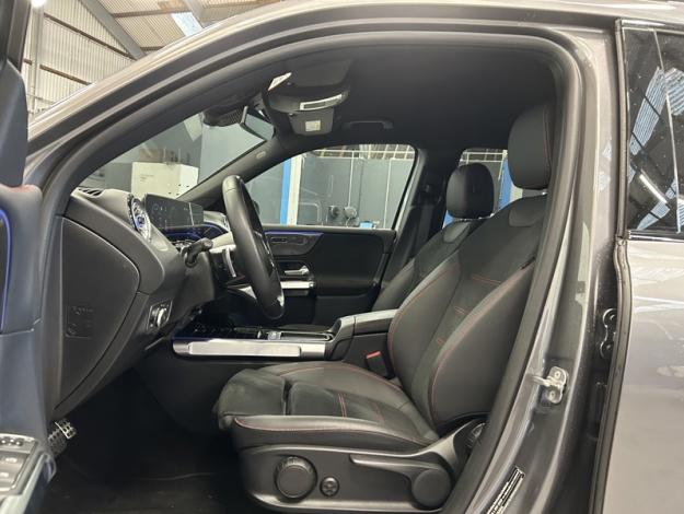 MERCEDES-BENZ GLB 200 d AMG Line Attelage Facelift  