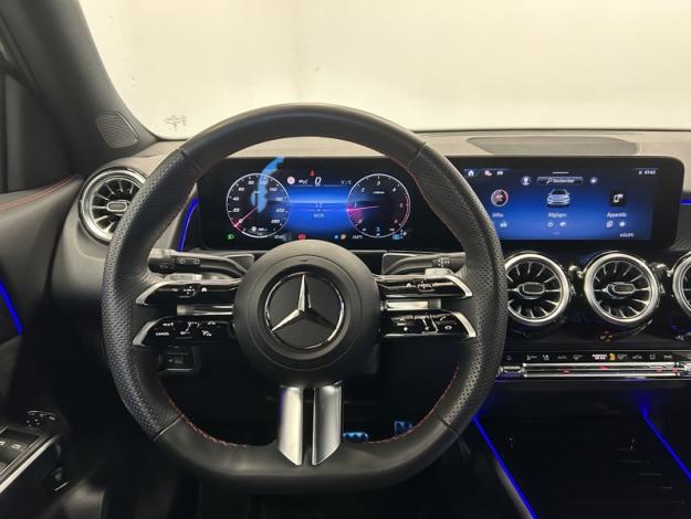 MERCEDES-BENZ GLB 200 d AMG Line Attelage Facelift  