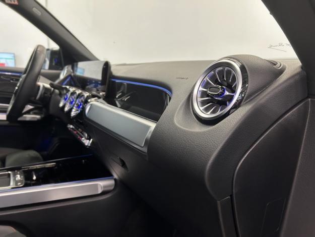 MERCEDES-BENZ GLB 200 d AMG Line Attelage Facelift  