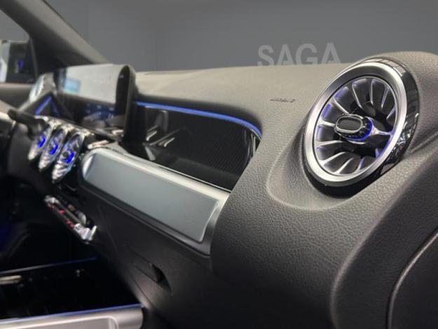 MERCEDES-BENZ GLB 200 d AMG Line Attelage Facelift  