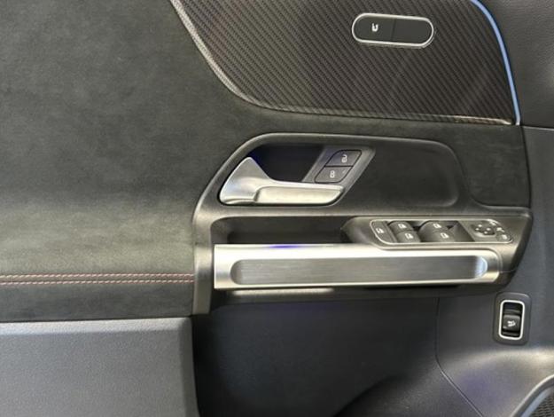 MERCEDES-BENZ GLB 200 d AMG Line Attelage Facelift  