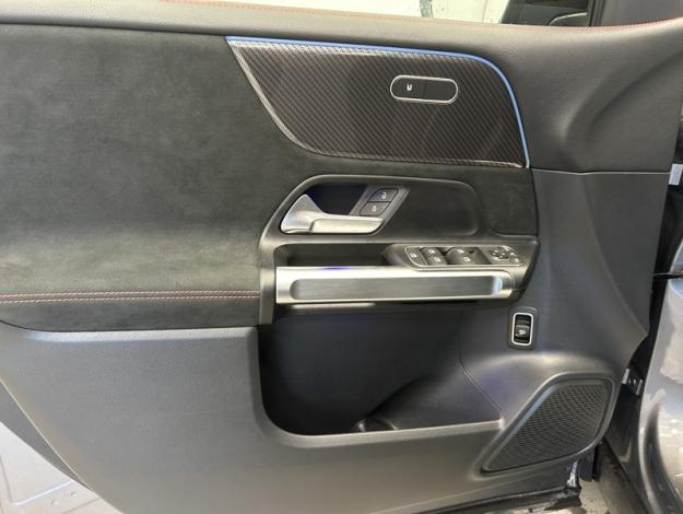 MERCEDES-BENZ GLB 200 d AMG Line Attelage Facelift  