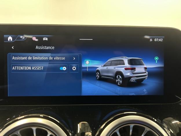 MERCEDES-BENZ GLB 200 d AMG Line Attelage Facelift  