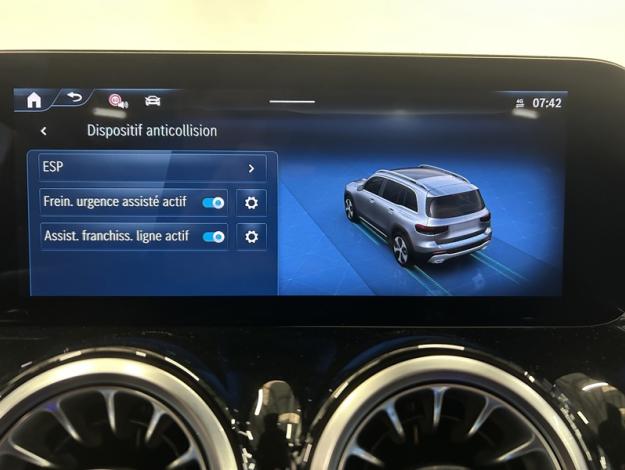 MERCEDES-BENZ GLB 200 d AMG Line Attelage Facelift  
