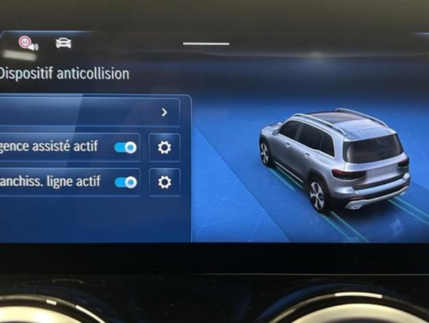 MERCEDES-BENZ GLB 200 d AMG Line Attelage Facelift  