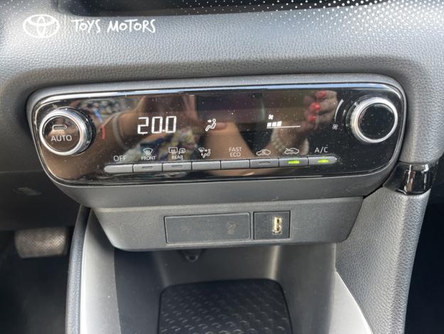 TOYOTA Yaris 116h Design  