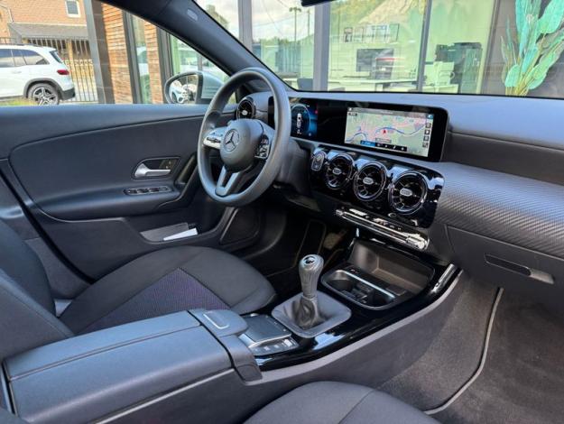 MERCEDES-BENZ A 180 d Essential Line - Look AMG Line  