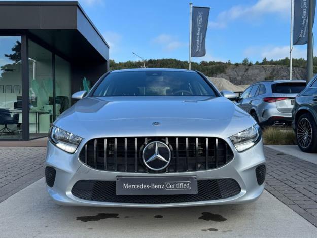 MERCEDES-BENZ A 180 d Essential Line - Look AMG Line  