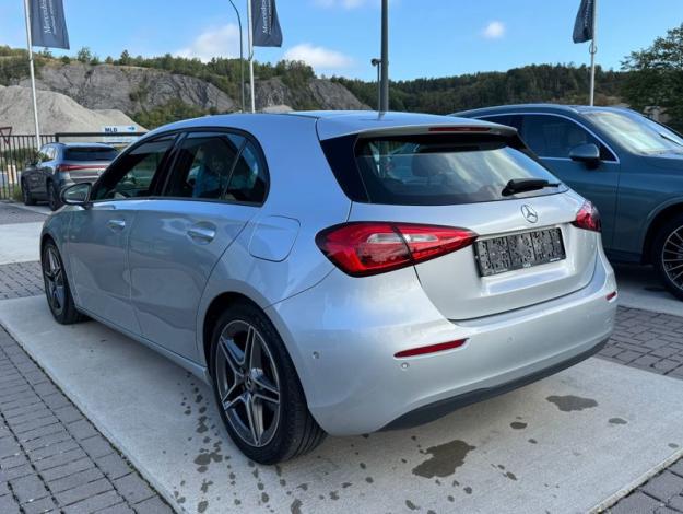 MERCEDES-BENZ A 180 d Essential Line - Look AMG Line  