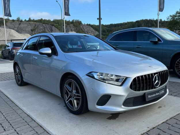 MERCEDES-BENZ A 180 d Essential Line - Look AMG Line  