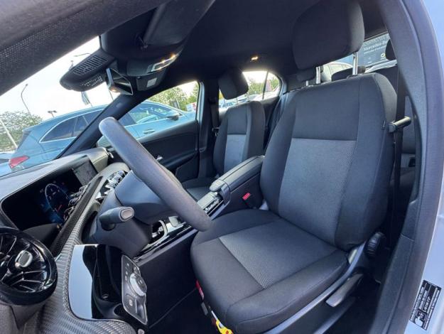 MERCEDES-BENZ A 180 d Essential Line - Look AMG Line  