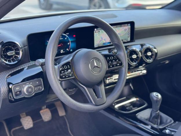 MERCEDES-BENZ A 180 d Essential Line - Look AMG Line  