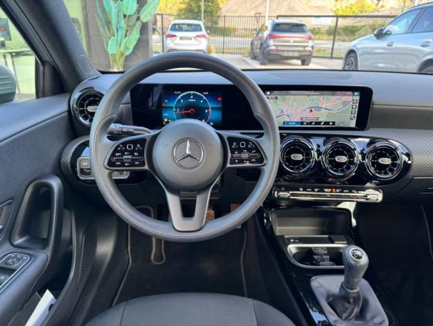 MERCEDES-BENZ A 180 d Essential Line - Look AMG Line  