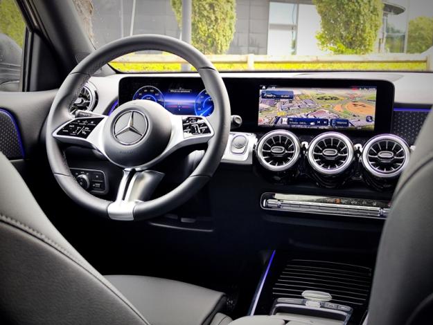 MERCEDES-BENZ EQB 300 4MATIC Business Edition  EQB 300 4MATIC